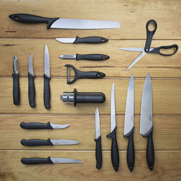 Nóż do obierania 11 cm Fiskars Essential, stal nierdzewna