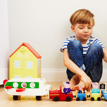 PEPPA_Zestaw drewniany pociąg z figurką Peppa, podstawka Drop & Play_6
