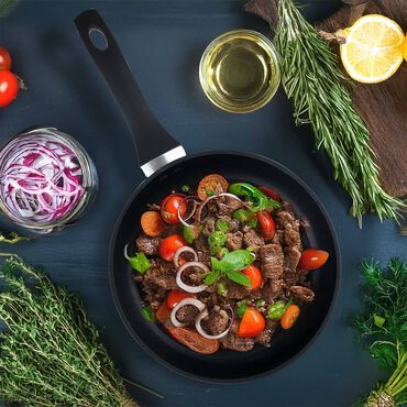 Patelnia 24 cm MG Home Bassico, non-stick, z filcowym protektorem