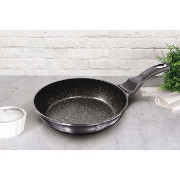 Patelnia 24 cm BerlingerHaus Carbon Pro, szara