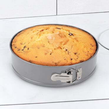 Tortownica okrągła 26 cm Vittero Carbone, ze stali węglowej, powłoka nieprzywierająca Xynflon, z obręczą