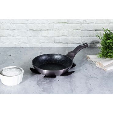 Patelnia 24 cm BerlingerHaus Carbon Pro, szara