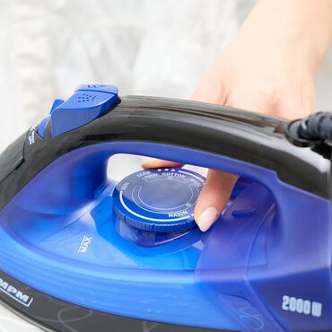Żelazko parowe ze stopą nieprzywierającą MPM MZE-25, 2000 W