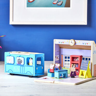PEPPA_Zestaw drewniana szkoła z figurkami Peppa, podstawka Drop & Play_6