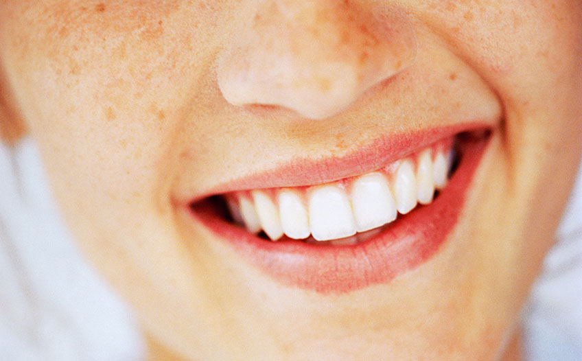 Zdrowe i białe zęby to piękny uśmiech i większa pewność siebie